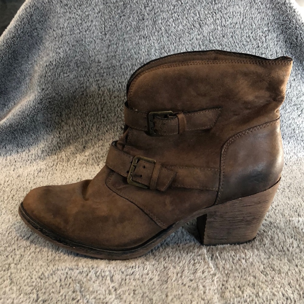 American Eagle Heeled Booties